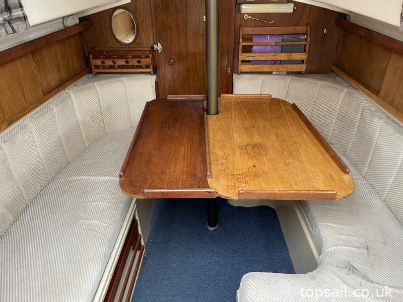 1986 Pegasus 800 (Lifting Keel, Heads Compartment! Trailer available)