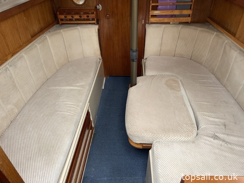 1986 Pegasus 800 (Lifting Keel, Heads Compartment! Trailer available)