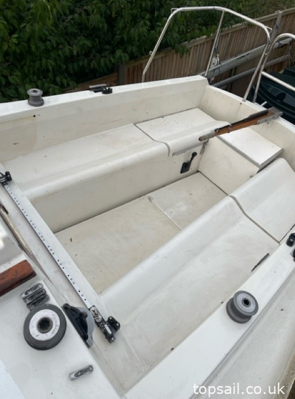 1986 Pegasus 800 (Lifting Keel, Heads Compartment! Trailer available)