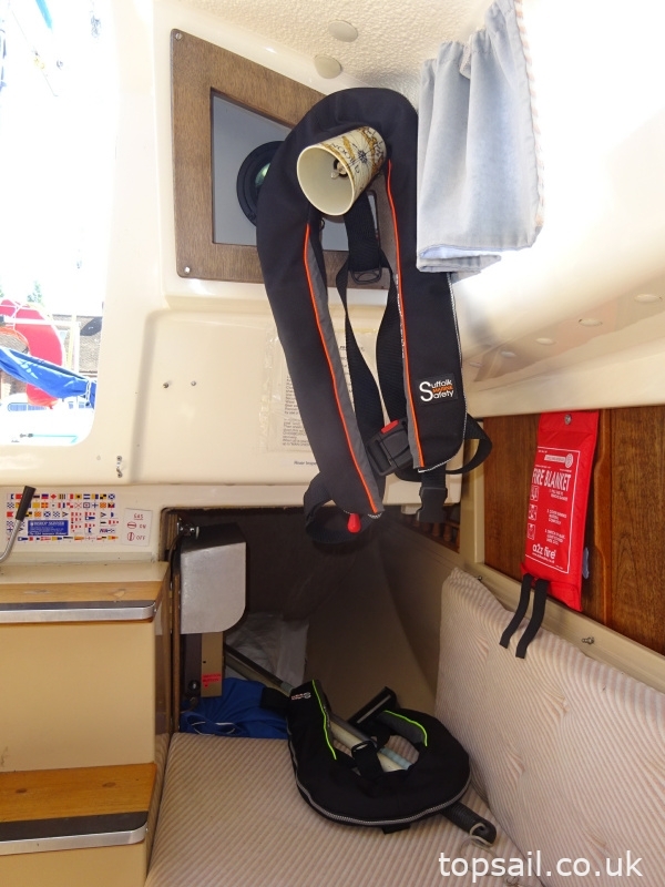 1987 Pegasus 700 (Shallow Fin Keel)