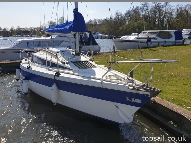 1986 Pegasus 700 (Shallow Fin Keel)