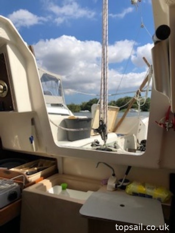 1986 Pegasus 700 (Shallow Fin Keel)