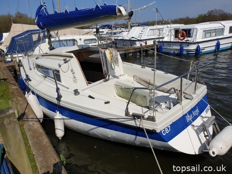 1986 Pegasus 700 (Shallow Fin Keel)
