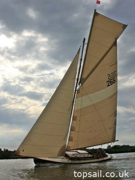 1986 Easticks 28′ Custom Built River Cruiser