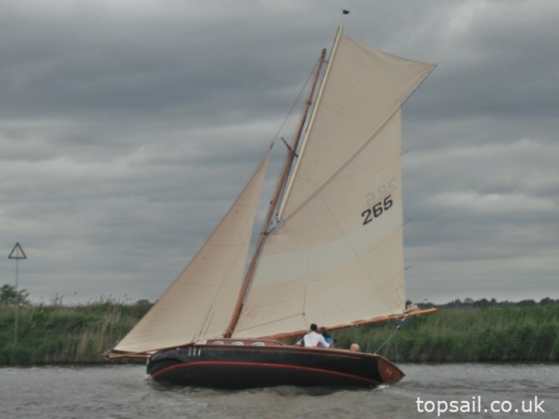 1986 Easticks 28′ Custom Built River Cruiser