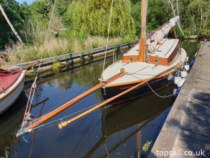 1986 Easticks 28′ Custom Built River Cruiser