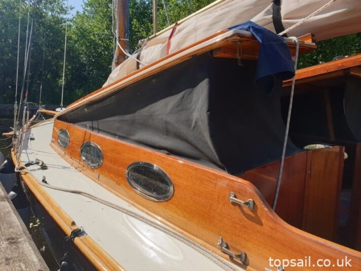 1986 Easticks 28′ Custom Built River Cruiser
