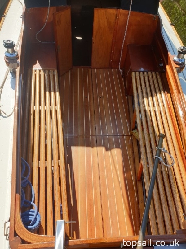 1986 Easticks 28′ Custom Built River Cruiser