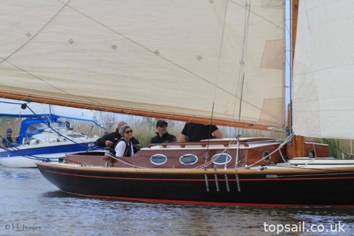 1986 Easticks 28′ Custom Built River Cruiser