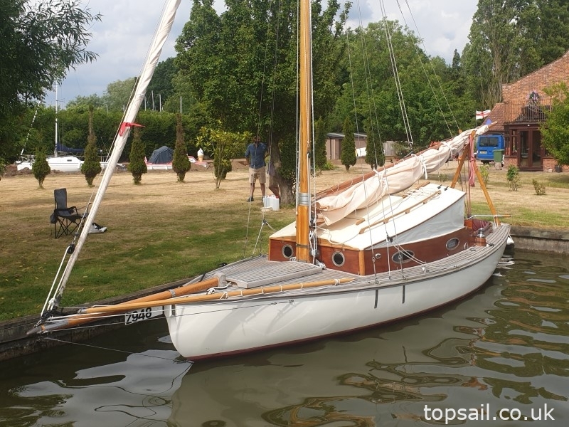 1986 Farrington 25 River Cruiser