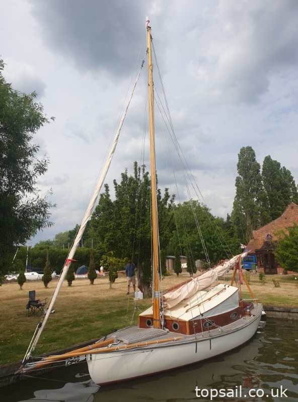 1986 Farrington 25 River Cruiser
