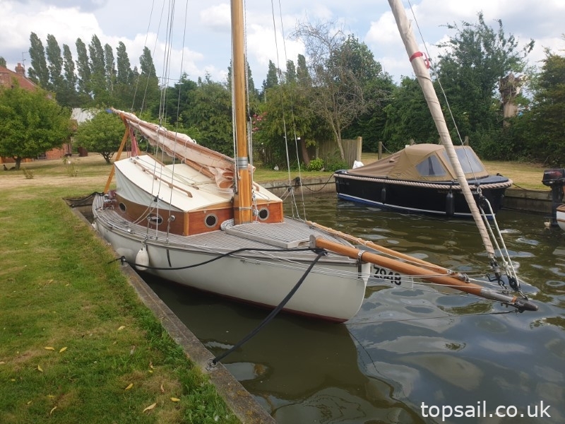 1986 Farrington 25 River Cruiser
