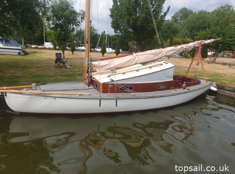 1986 Farrington 25 River Cruiser