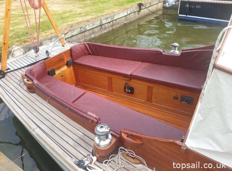 1986 Farrington 25 River Cruiser