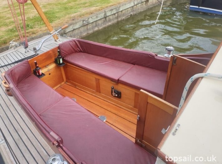 1986 Farrington 25 River Cruiser