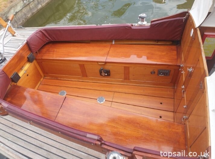 1986 Farrington 25 River Cruiser