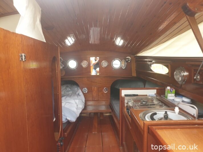1986 Farrington 25 River Cruiser