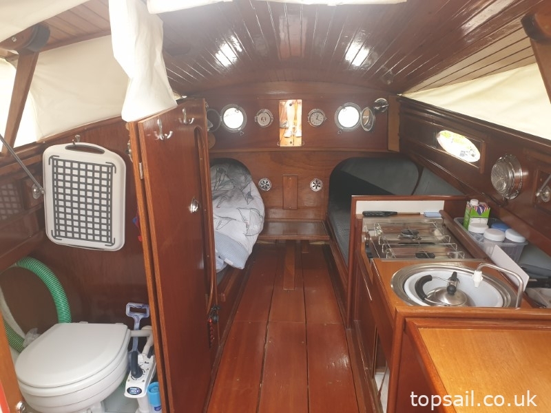 1986 Farrington 25 River Cruiser