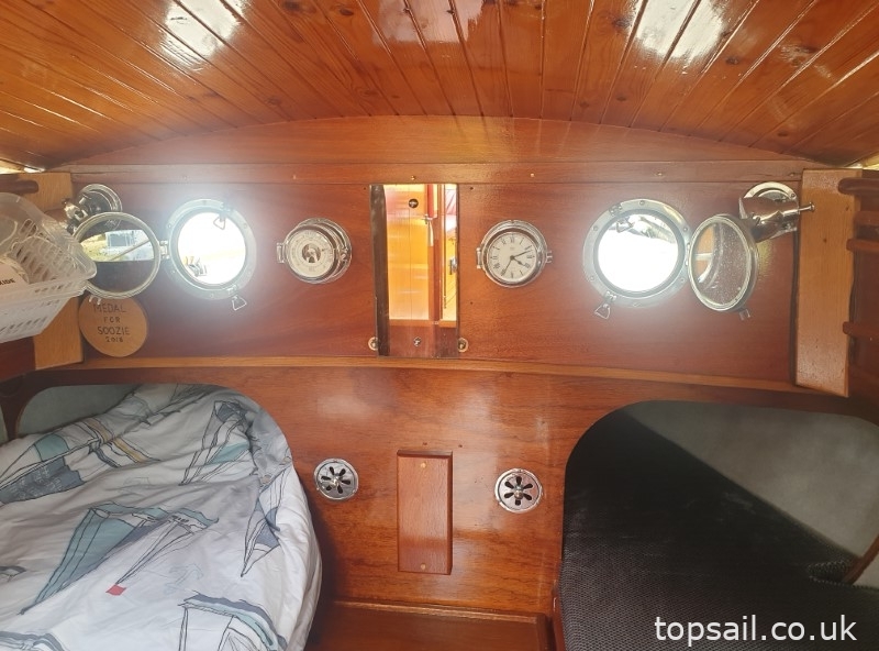 1986 Farrington 25 River Cruiser