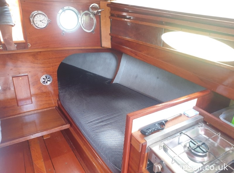 1986 Farrington 25 River Cruiser