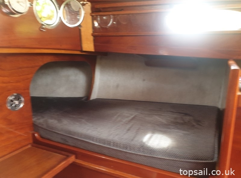 1986 Farrington 25 River Cruiser