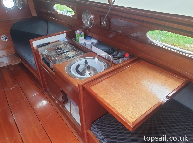 1986 Farrington 25 River Cruiser