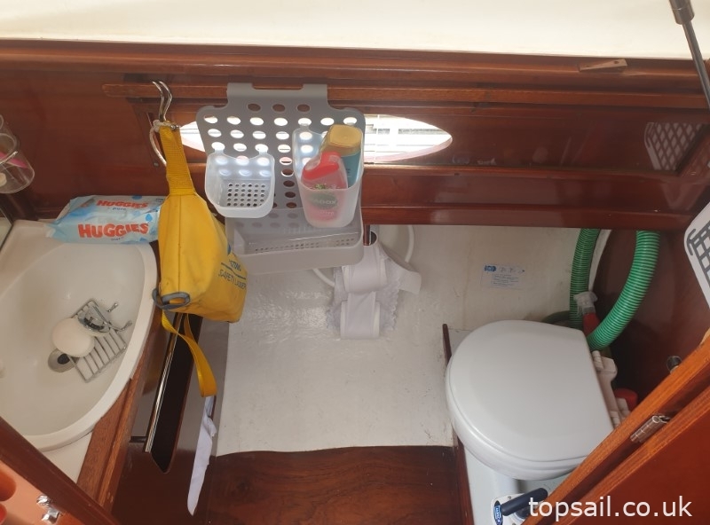 1986 Farrington 25 River Cruiser