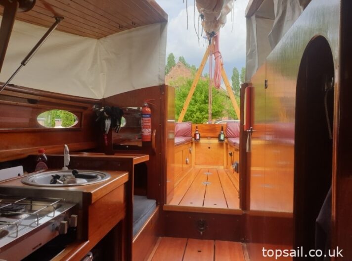 1986 Farrington 25 River Cruiser