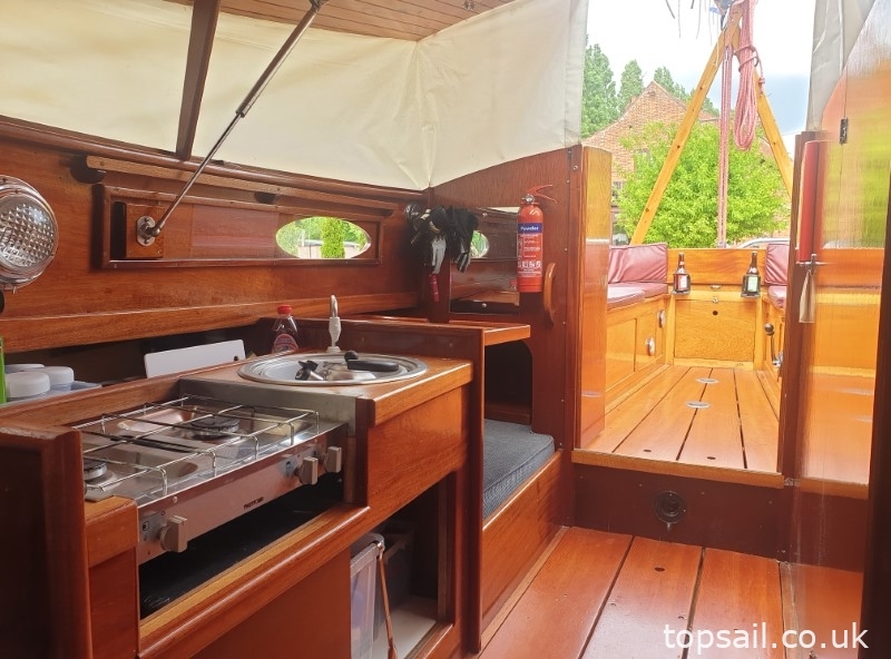 1986 Farrington 25 River Cruiser