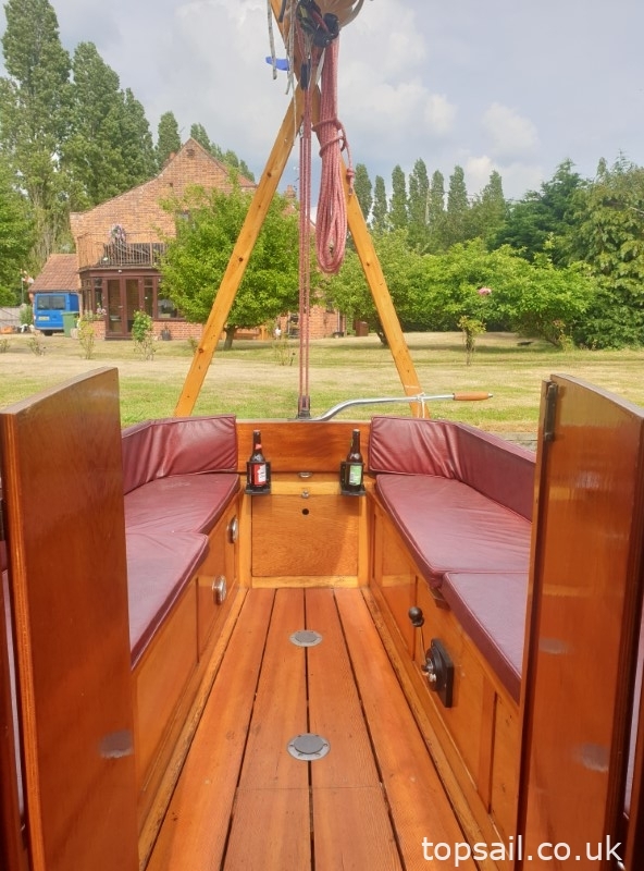 1986 Farrington 25 River Cruiser