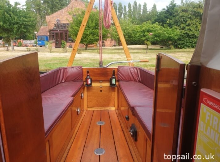 1986 Farrington 25 River Cruiser