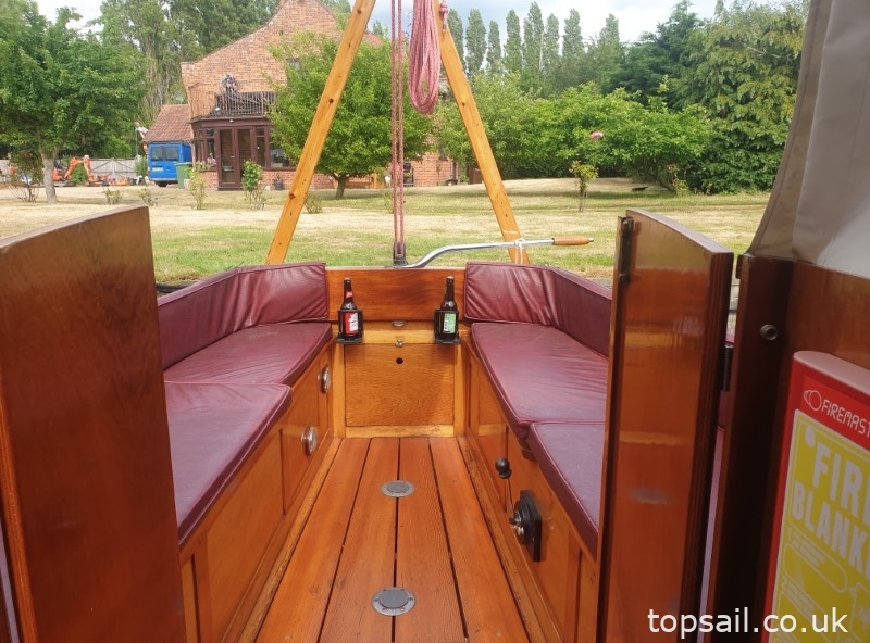 1986 Farrington 25 River Cruiser