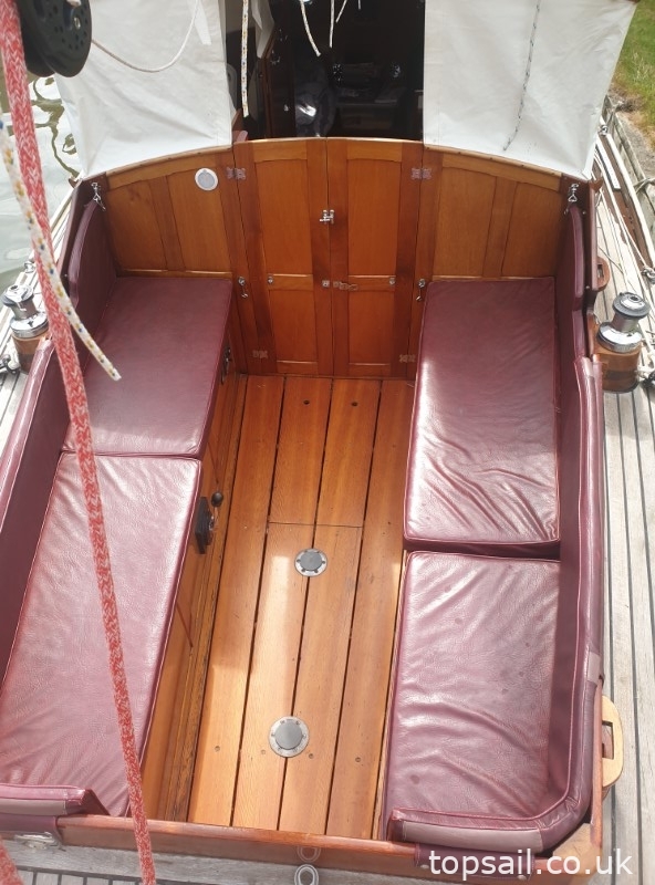 1986 Farrington 25 River Cruiser