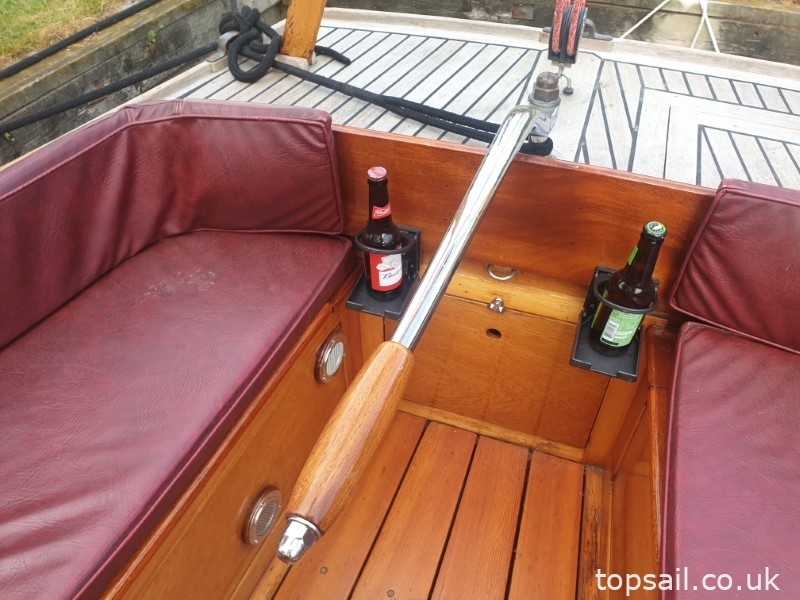 1986 Farrington 25 River Cruiser