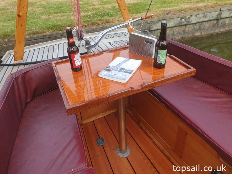 1986 Farrington 25 River Cruiser