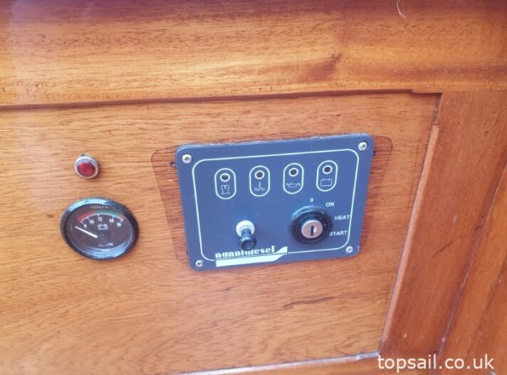 1986 Farrington 25 River Cruiser