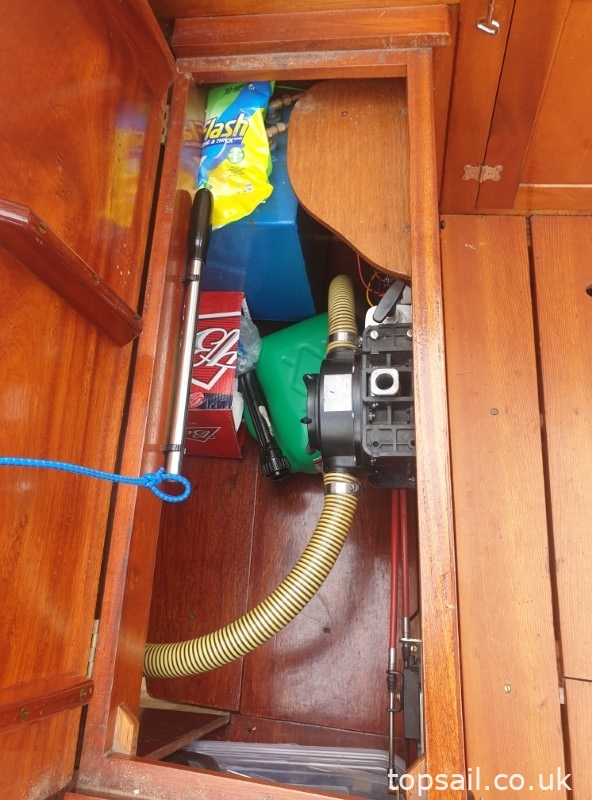 1986 Farrington 25 River Cruiser