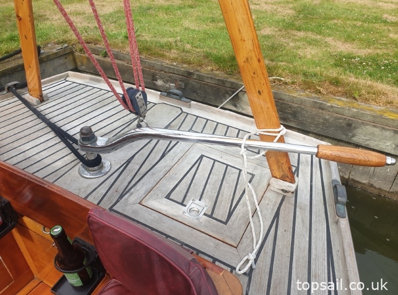 1986 Farrington 25 River Cruiser