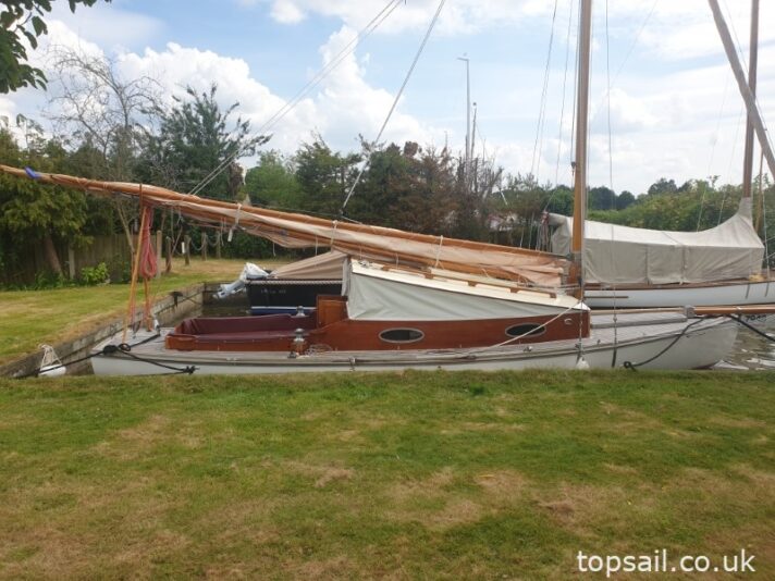 1986 Farrington 25 River Cruiser