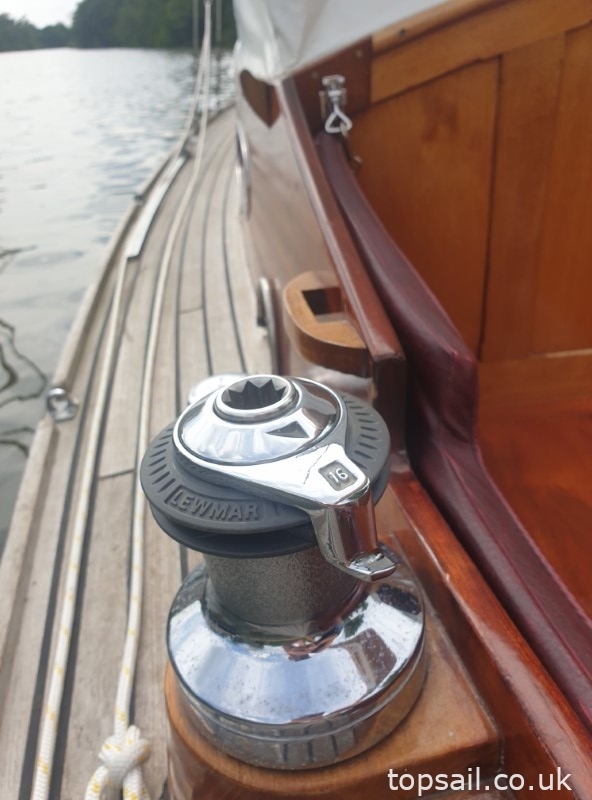 1986 Farrington 25 River Cruiser