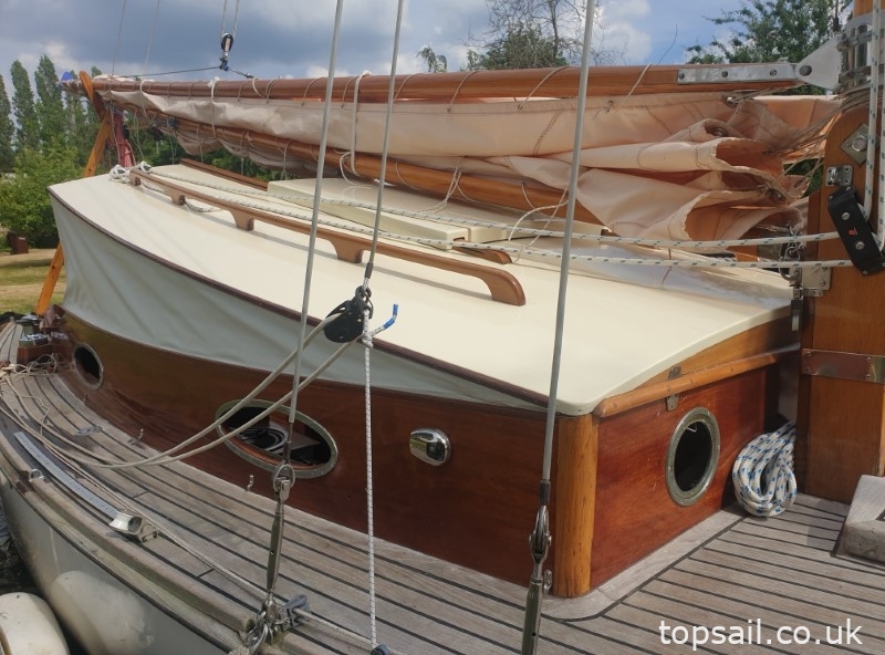 1986 Farrington 25 River Cruiser