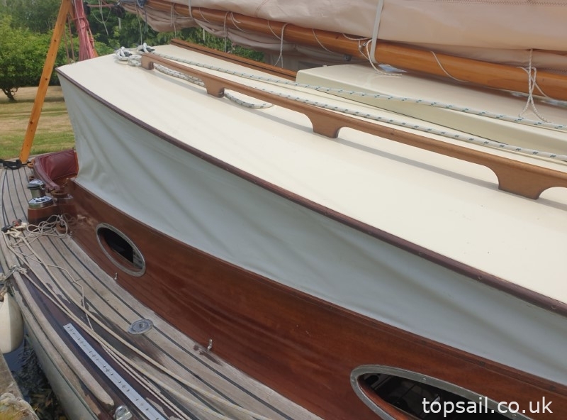 1986 Farrington 25 River Cruiser