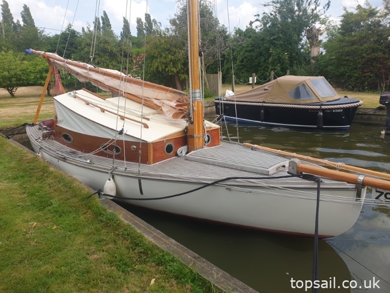 1986 Farrington 25 River Cruiser