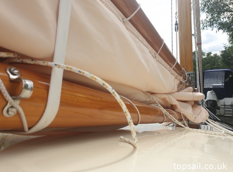 1986 Farrington 25 River Cruiser