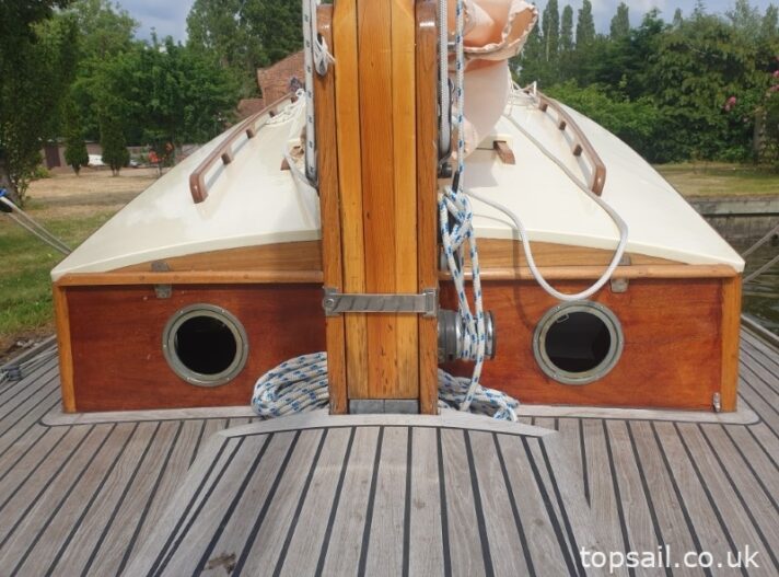 1986 Farrington 25 River Cruiser