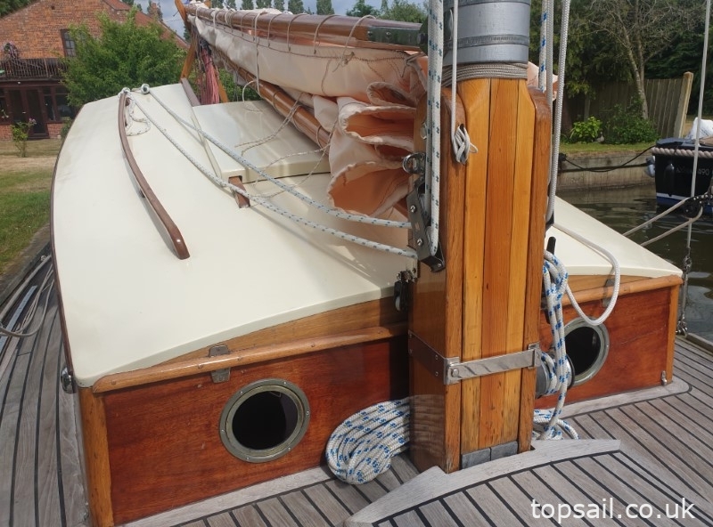 1986 Farrington 25 River Cruiser