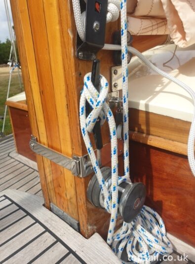 1986 Farrington 25 River Cruiser