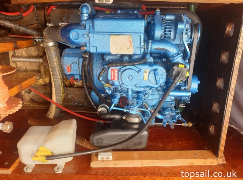 1986 Farrington 25 River Cruiser