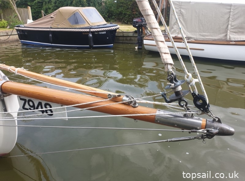 1986 Farrington 25 River Cruiser