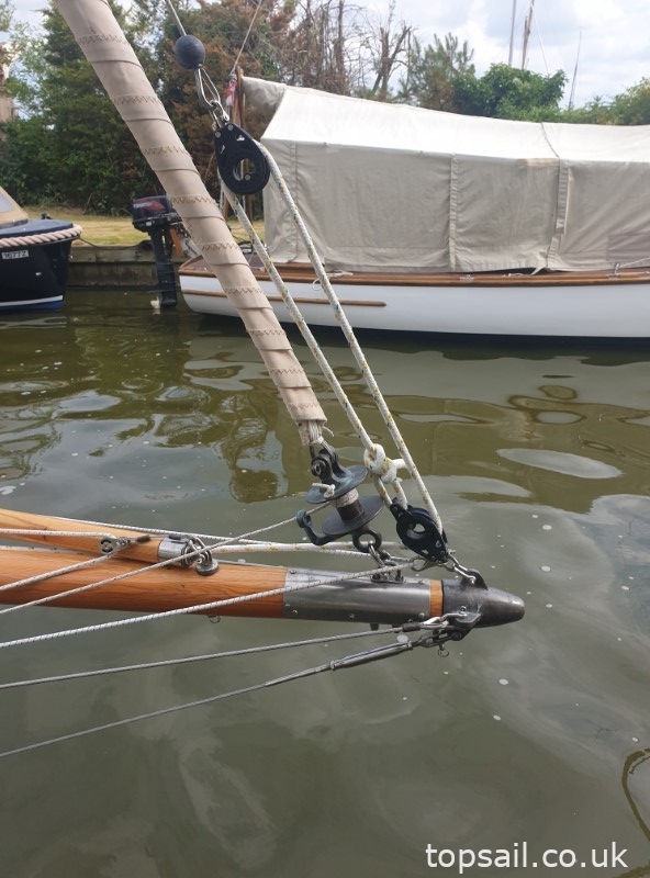 1986 Farrington 25 River Cruiser